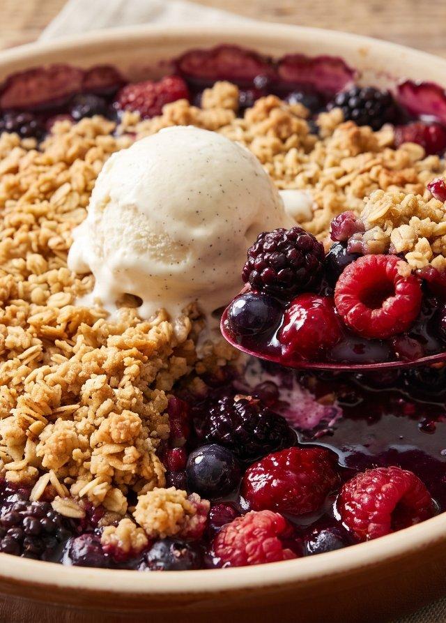 Crumble ai frutti di bosco con briciole al burro
