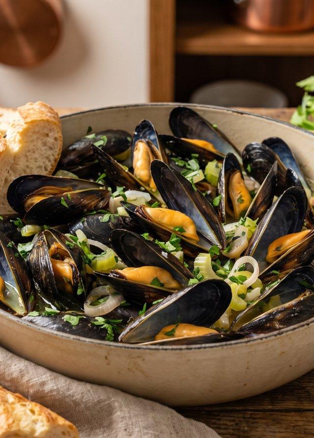 Miesmuscheln in Weißweinsud nach belgischer Art