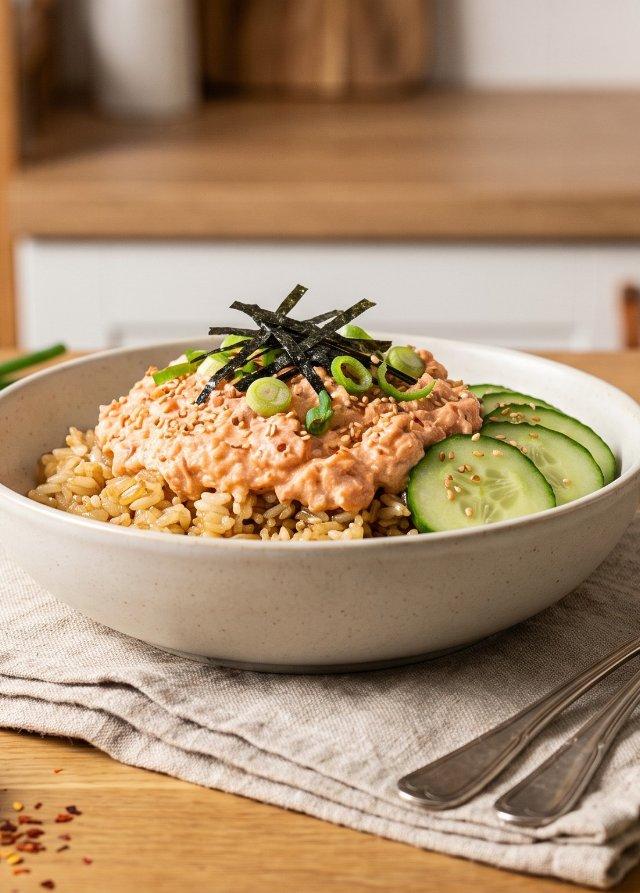 Bol de arroz con atún picante
