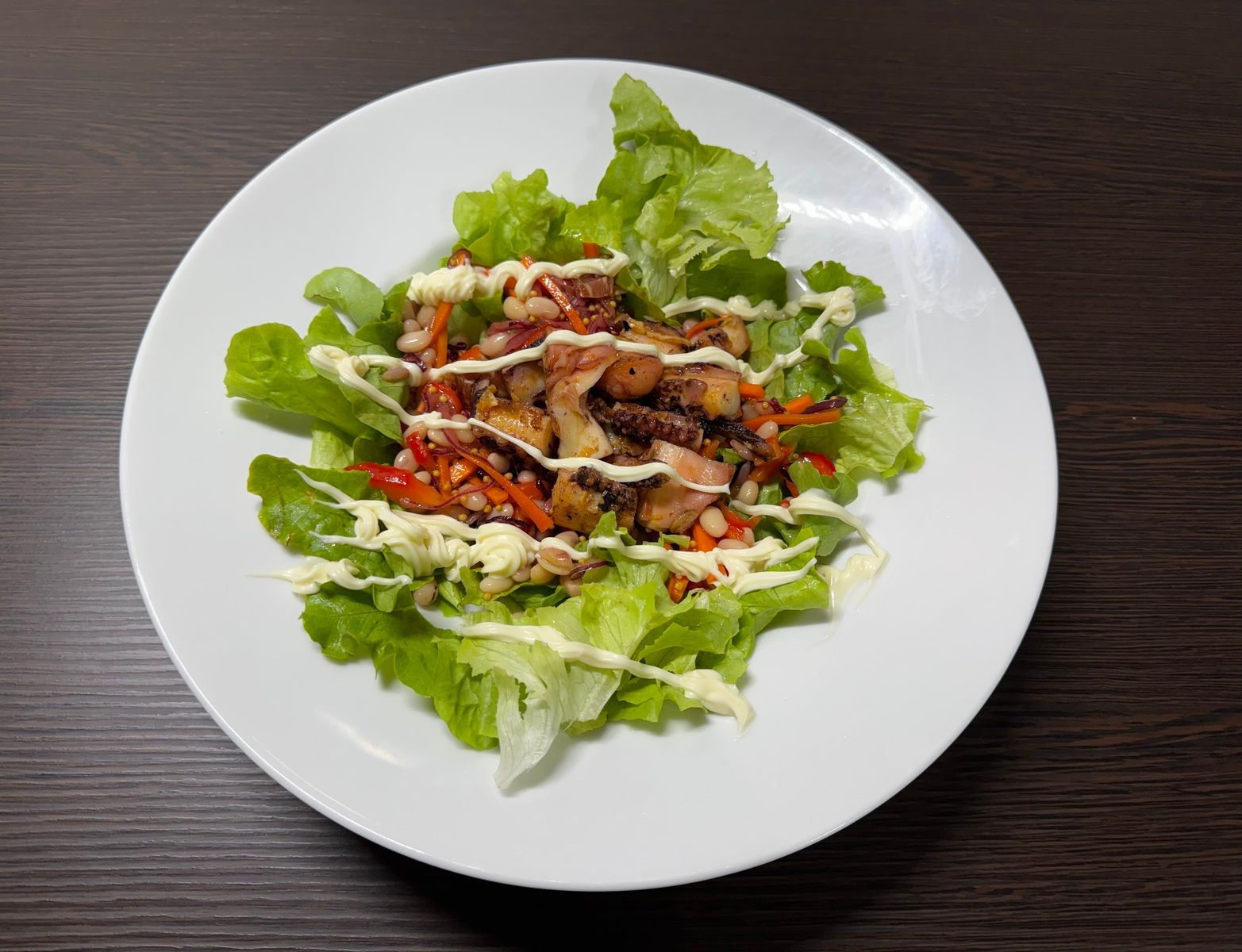 Gebratener Pulpo auf gemischtem Salat