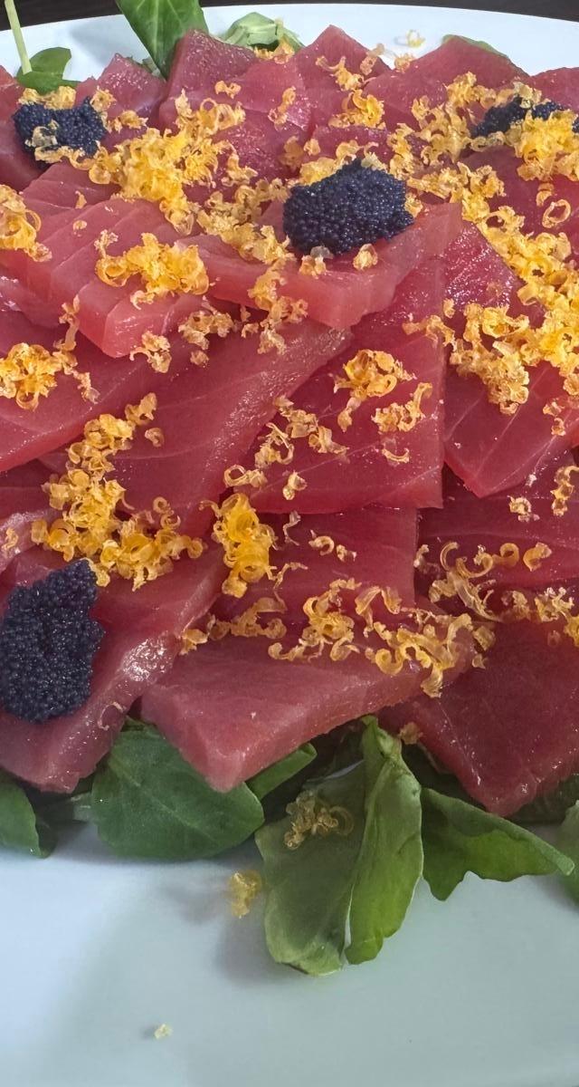 Thunfischsashimi mit gebeiztem Eigelb