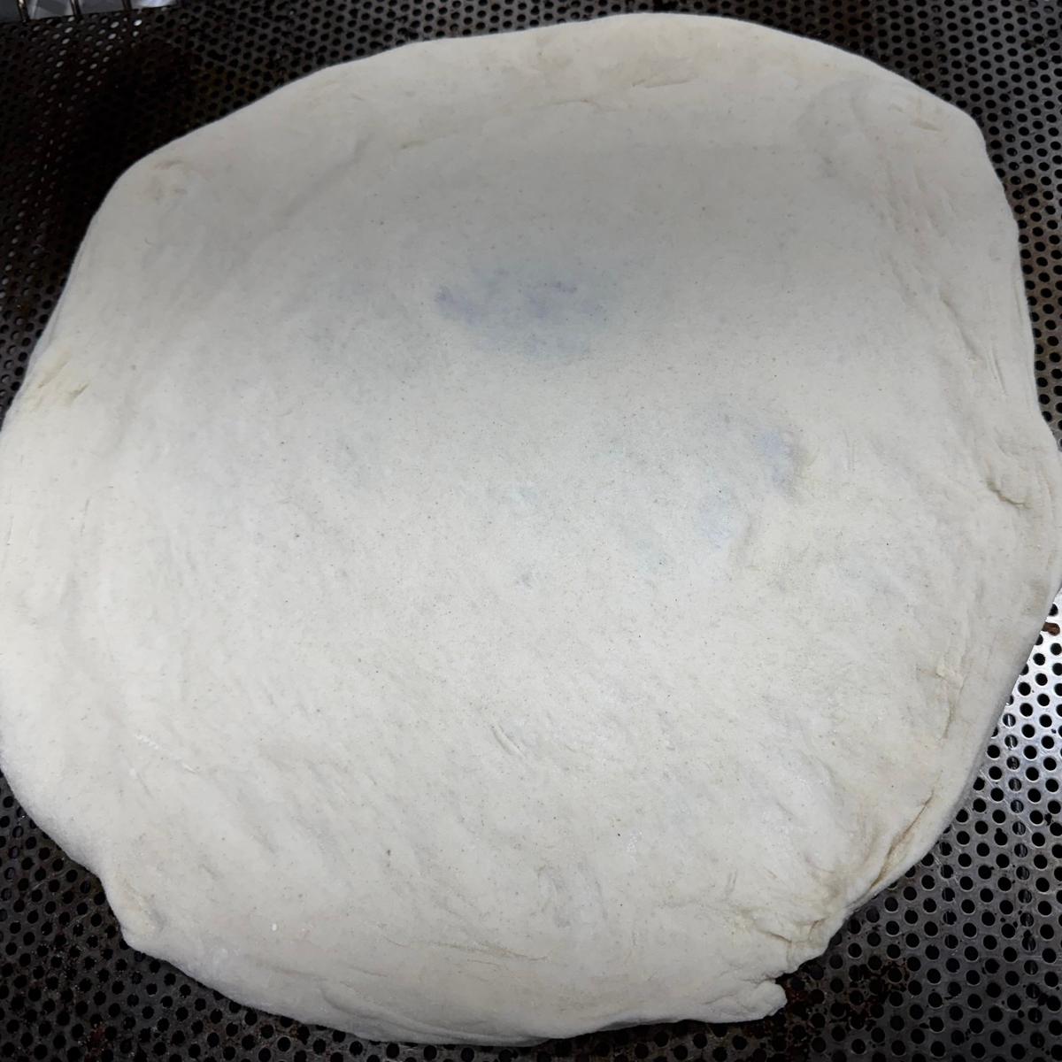 Pizza mit Paprikasahnesauce 2