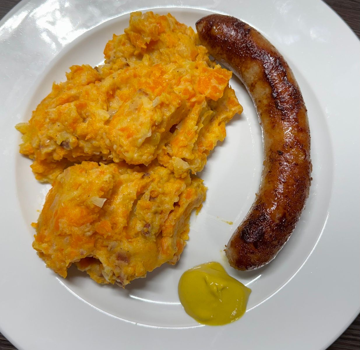Möhrengemüse mit Bratwurst