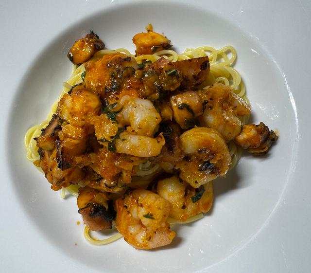 Spaghetti mit Pulpo und Garnelen